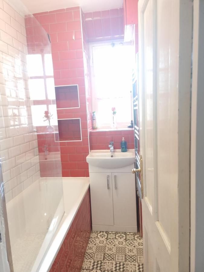 Beautiful 2 Bedroom Flat In Frampton Street Лондон Екстериор снимка